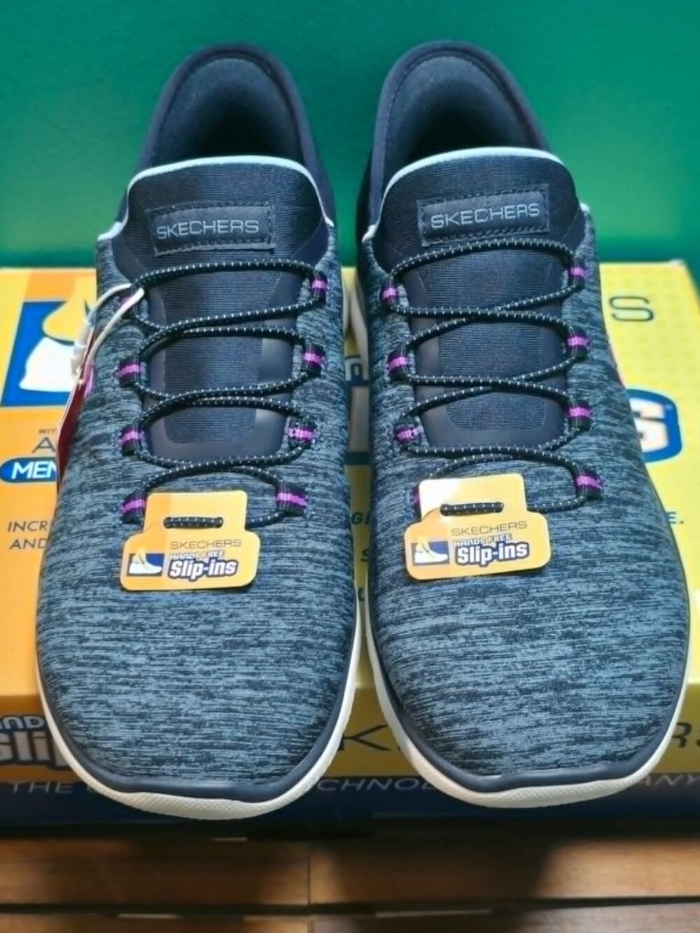 New Skechers Women's Slip-Ins Summits Dazzling Haze Sneaker Navy Size 6 Wide Fit